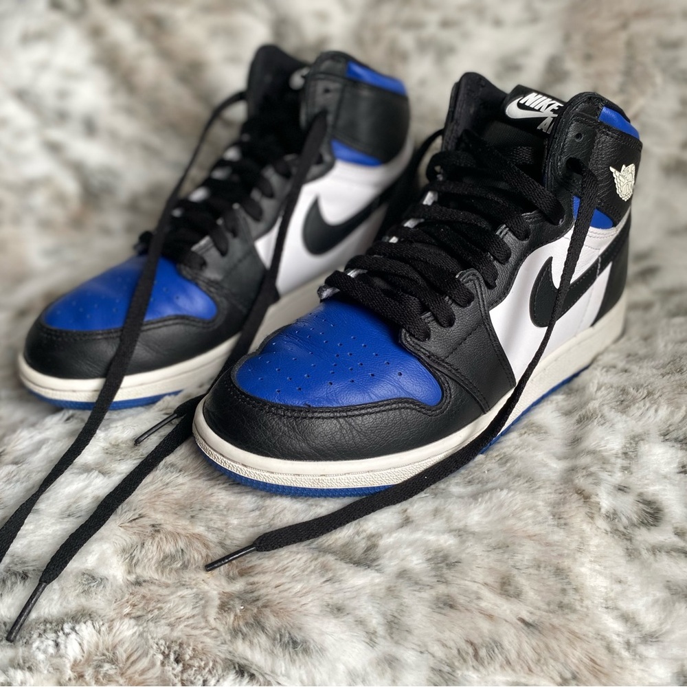 Air Jordan 1 Retro High OG Black Blue

2020 Air Jordan 1 Retro High OG 'Royal